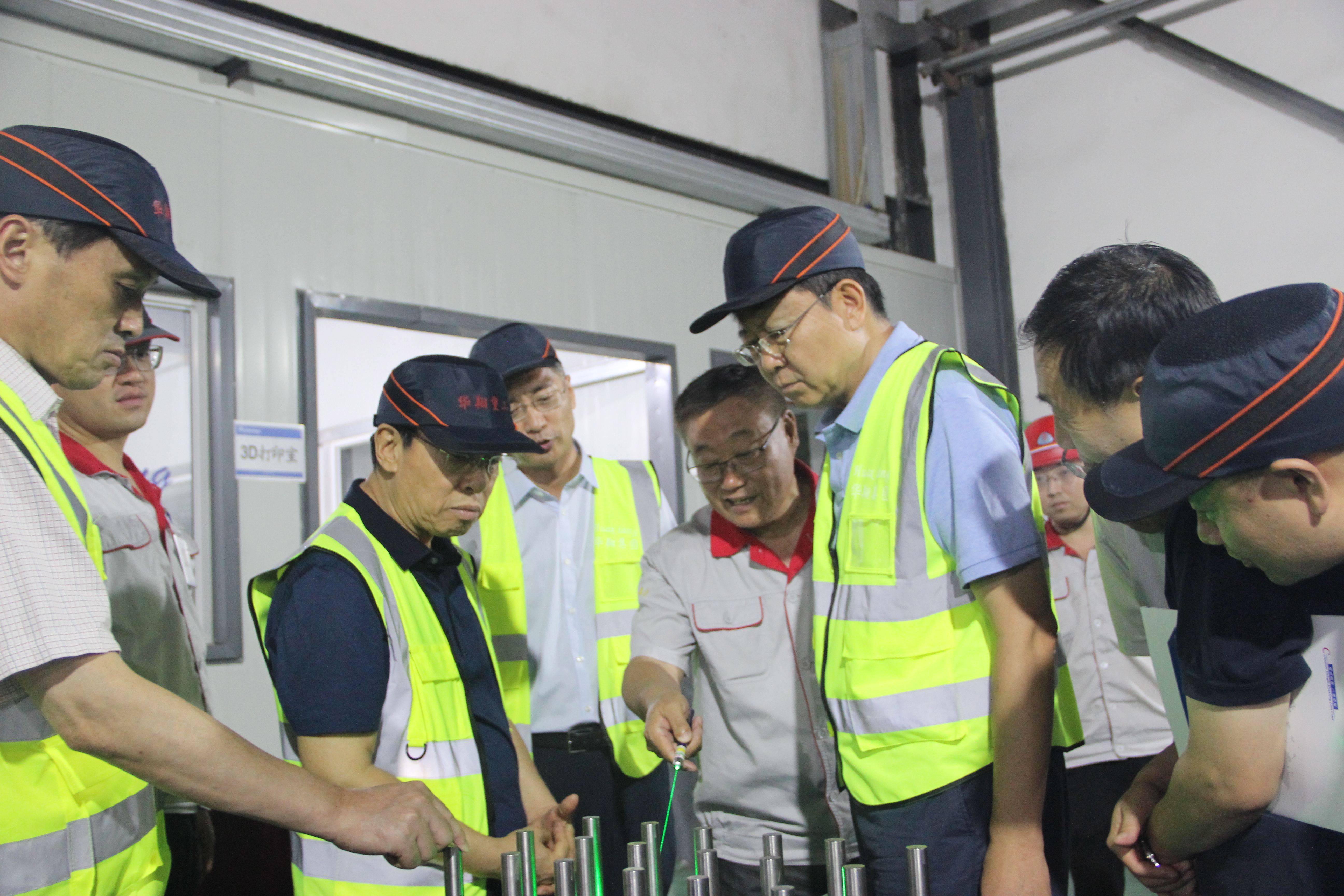 山西省人民政府原副省長(zhǎng)、中國(guó)生產(chǎn)力學(xué)會(huì)會(huì)長(zhǎng)、山西省資源型經(jīng)濟(jì)轉(zhuǎn)型促進(jìn)會(huì)總顧問(wèn)牛仁亮一行蒞臨我司調(diào)研