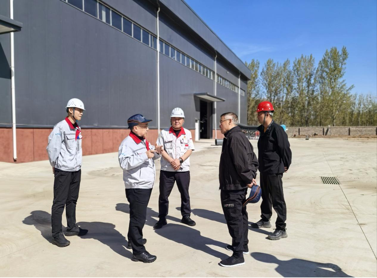 筑牢安全防線 情暖堅(jiān)守初心 ——華翔集團(tuán)黨委書記、董事長王春翔深入工廠開展慰問巡查工作